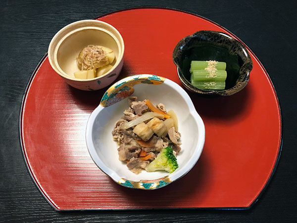 牛肉のすき焼き風煮
、ふきの炊いたん、
じゃがいもの土佐煮