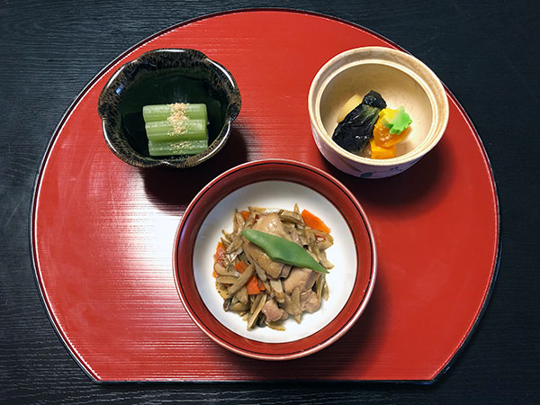 鶏肉筑前煮、ふきの炊いたん、焚き合わせ